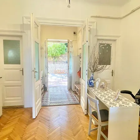 Хостел Oasis *