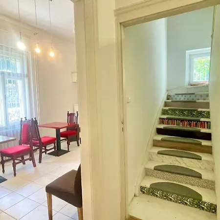 Oasis Хостел *